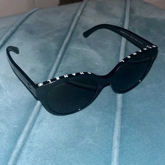 【入手困難】CHANEL べっ甲 柄 sunglasses vintage 黒 入手困難】CHANEL べっ甲 柄 sunglasses vintage 黒
